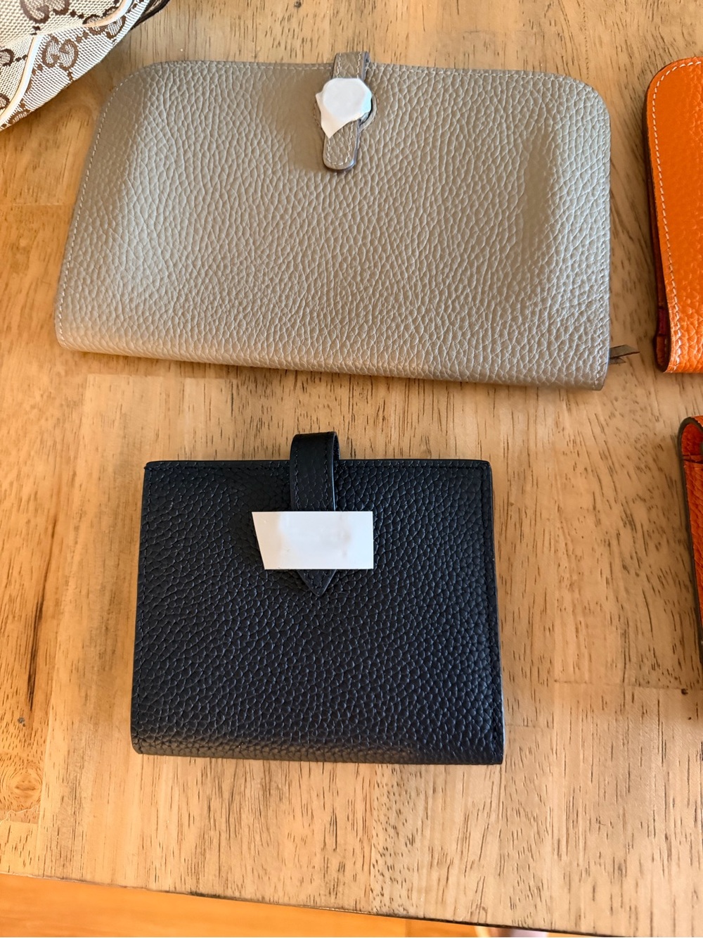 Black Pebbled Leather Bifold Wallet with Zipper Pocket - Picture 5 of 5